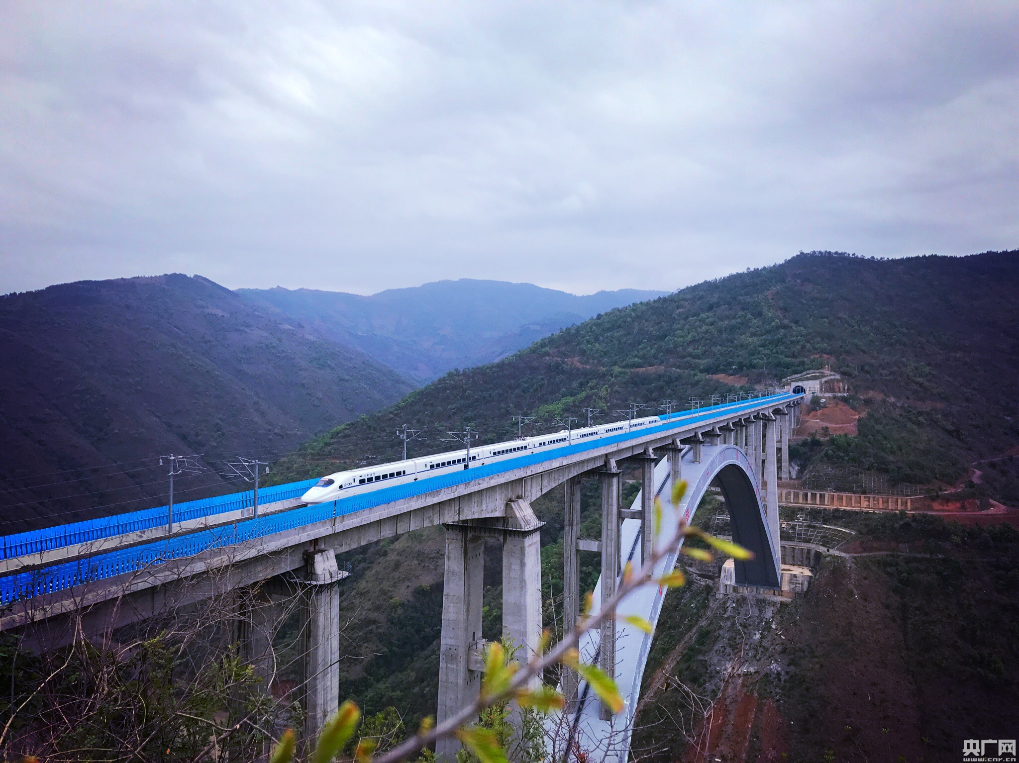 中国铁路第六BOB盘口次大提速001A的原蓝色涂装CRH5A